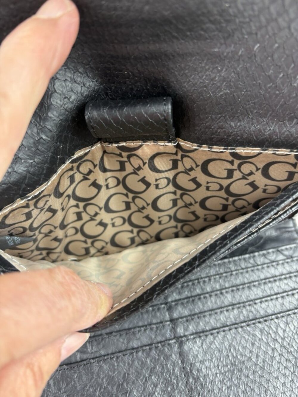 *Y2K GUESS Black Wallet Faux Snakeskin Texture Vintage Rhinestone Logo Plaque - Picture 3 of 9